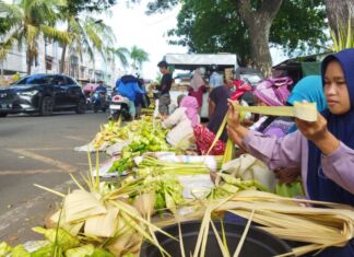 Pedagang Busung Banjiri Pasar Tradisional