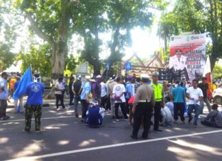 Hari Buruh, Massa Demo DPRD NTB dan Kantor Gubernur