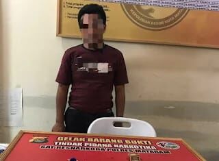 Pura-Pura Pingsan saat Digeledah, Polisi Temukan 3,78 gram Sabu di Berugak