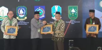 PJ Gubernur NTB HL Gita Ariadi Terima Penghargaan Anugerah Adinata Syariah 2024