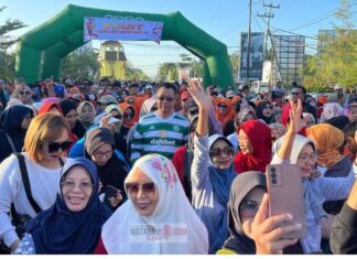 WOW! Ribuan Warga Sumbawa Besar Ramaikan Jalan Sehat Bareng Bang Zul