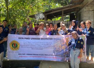 Mahasiswa KKN UNRAM Ajak Warga Suranadi Hijaukan Lingkungan dengan Bibit Daun Salam dan Kayu Putih