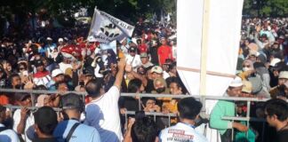 Puluhan Ribu Warga Meriahkan Jalan Sehat dan Deklarasi Pasangan Iqbal-Dinda di Mataram