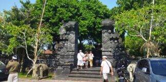 Umat Hindu Sembahyang Hari Raya Kuningan. Putu Rico : Matur ke Leluhur dan Membentuk Pribadi Agung.