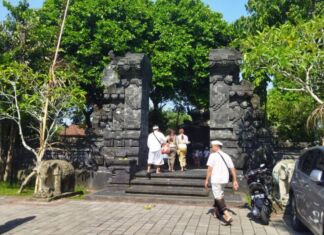 Umat Hindu Sembahyang Hari Raya Kuningan. Putu Rico : Matur ke Leluhur dan Membentuk Pribadi Agung.