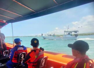 Kapal Pengangkut Terasi Bocor. 5 ABK Diselamatkan di Perairan Gili Lampu