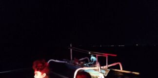 Diterjang Arus Deras, Dua Nelayan Karang Bedil Selamat