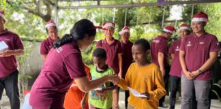 Berbagi Sukacita Natal, Aruna Senggigi Kunjungi Panti Asuhan Shekinah Gloria