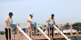 Usai Tinjau Budidaya Tambak Ikan Nila, Prabowo Sapa Hangat Ratusan Warga Karawang