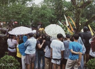 Hujan Warnai Perang Topat di Pura – Kemaliq Lingsar. James Bannet : Toleransi Perlu Dipertahankan