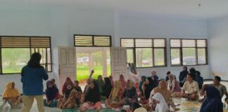 Begini Cara Mahasiswa Farmasi Unram Perkenalkan Potensi Mikroalga Chlorella Vulgaris dengan Beragam Manfaat Bagi Warga Nelayan Gerupuk Lombok Tengah. Kepoin Yuk!