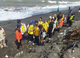 Abrasi di Kampung Bugis Ampenan. Anggota DPR RI Optimis Bisa bawa. Anggaran ke NTB