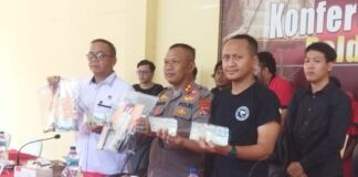 Modal Laptop, SG Buat STNK Aspal.