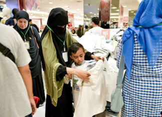 BANK NTB Syariah dan LAZ DASI NTB Ajak 50 Anak Yatim Berbelanja Kebutuhan Lebaran