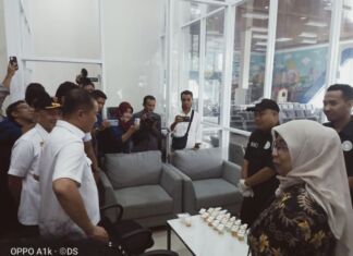 Awak Bus Positif Sabu, BNN Kota Mataram Lakukan Pendalaman Kepala BNN Kota Mataram, Kombes Pol Yunita Amelia saat bincang dengan Gubernur NTB, Lalu Muhamad Iqbal