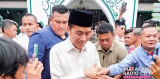 Tepis Tudingan, Jokowi Pamer Ijazah Asli dari SD hingga UGM: “Saya Putuskan Baru Tadi Malam”