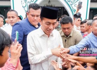 Tepis Tudingan, Jokowi Pamer Ijazah Asli dari SD hingga UGM: “Saya Putuskan Baru Tadi Malam”