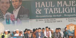 Ribuan Jamaah Hadiri Tabligh Akbar TGB dan UAS di Lombok Barat