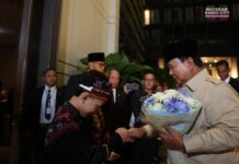 Beri Bunga untuk Prabowo, Dua Bocah Diaspora di Thailand Titip Harapan: Semoga Pendidikan Indonesia Lebih Baik