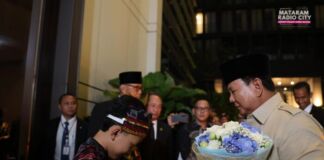 Beri Bunga untuk Prabowo, Dua Bocah Diaspora di Thailand Titip Harapan: Semoga Pendidikan Indonesia Lebih Baik