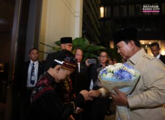 Beri Bunga untuk Prabowo, Dua Bocah Diaspora di Thailand Titip Harapan: Semoga Pendidikan Indonesia Lebih Baik