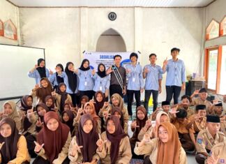 Pentingnya Budaya Gemar Literasi Sejak Dini, Mahasiswa KKN PMD Literasi UNRAM Lakukan Sosialisasi di SMPN 5 Praya