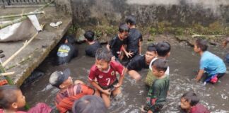 HUT ke 80 RI, Warga Dusun Dasan Geres Tangkap Ikan