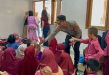 Berbagi Kebahagiaan Bersama Siswa SLB