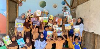 KKN PMD Literasi Unram Wujudkan Taman Literasi Numerasi X Apotek Hidup di SDN Bunsalak