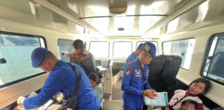 Ketika Kapal Ditpolairud Jadi Klinik dan Perpustakaan Terapung