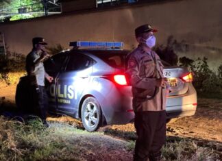 Gali Pasir di Pantai, Sepasang Kekasih Diamankan Polisi