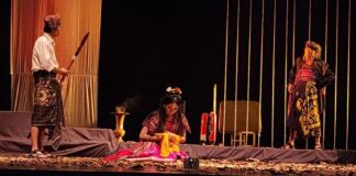 Dende Tamari, Seruan Teater untuk Kebenaran dan Keberanian Perempuan