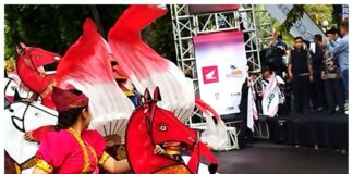 Tarian Jaran Endot Buka Palang Pintu Parade Riders. Fans Marquez Berharap Marquez Juara
