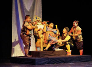 Pertunjukan Teater Hikayat Gajah Duduk Dibanjiri Penonton: Rela Lesehan