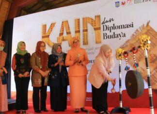 Sambut HUT NTB, Museum Gelar Pameran Kain. Wagub : Kain Identitas Diri