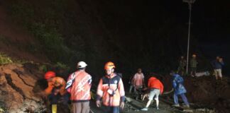 Gerak Cepat BJN, BPBD dan Damkar Bersama TNI–Polri Bersihkan Longsor Jalur Pusuk Sembalun