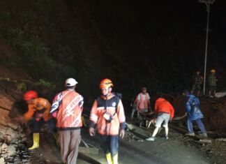 Gerak Cepat BJN, BPBD dan Damkar Bersama TNI–Polri Bersihkan Longsor Jalur Pusuk Sembalun