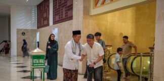 Gubernur Iqbal Sholat Tarawih Bersama Masyarakat